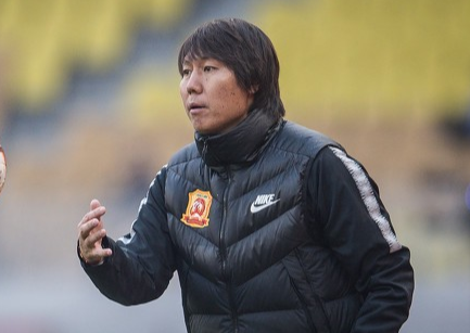 李鐵戰(zhàn)術(shù)問題不想多說，賽后中國國家隊主帥李鐵出席賽后發(fā)布會