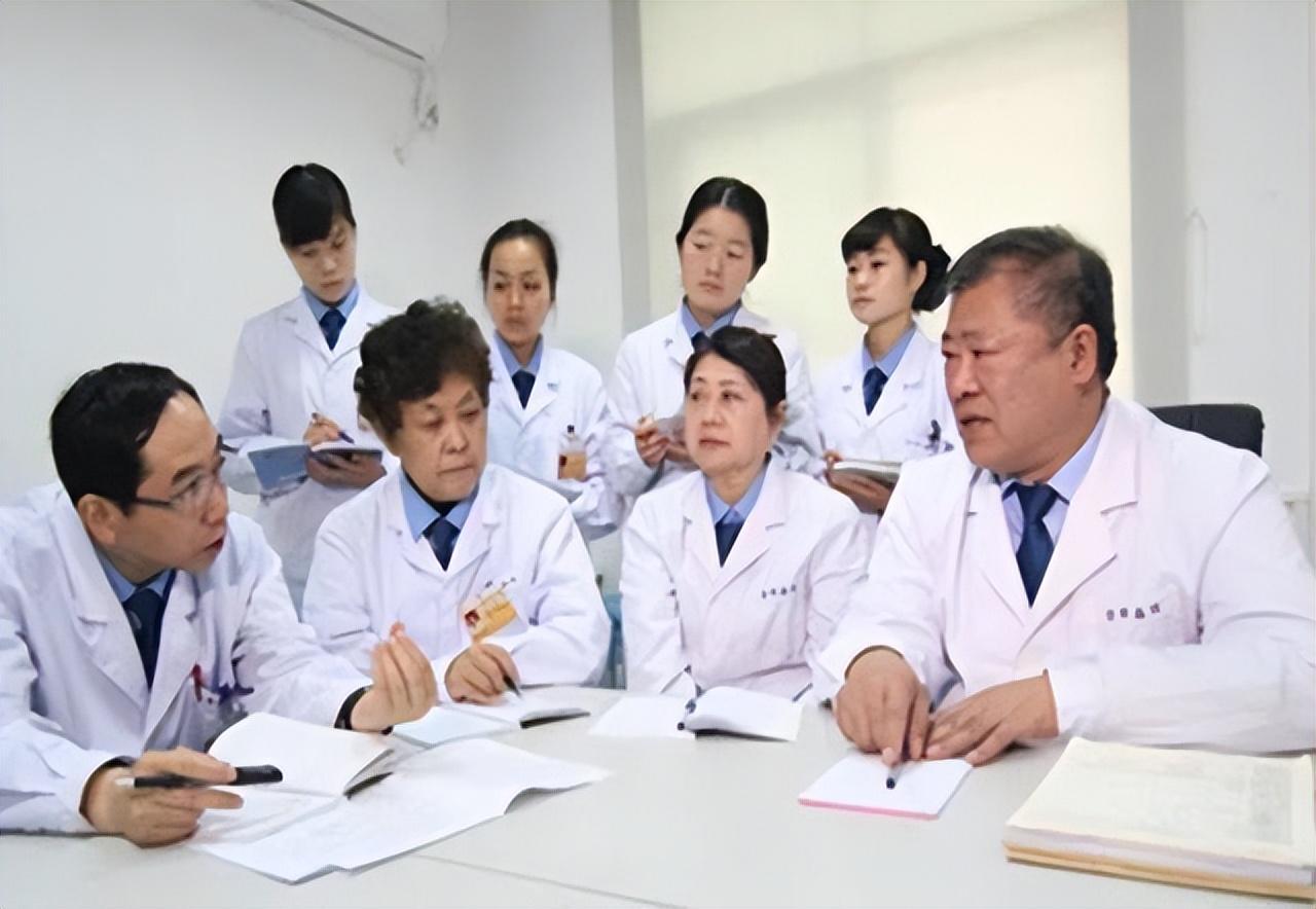 教授和主任醫(yī)師哪個(gè)更有經(jīng)驗(yàn)（看病主任厲害還是教授）