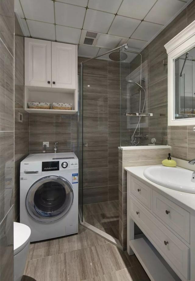 洗衣機(jī)放在陽(yáng)臺(tái)好還是衛(wèi)生間好？(洗衣機(jī)放陽(yáng)臺(tái)好還是衛(wèi)生間好)