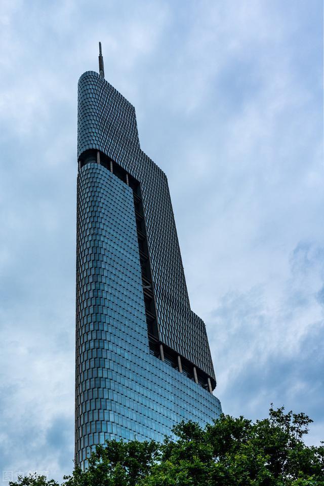 紫峰大廈介紹（關(guān)于南京紫峰大廈的資料）
