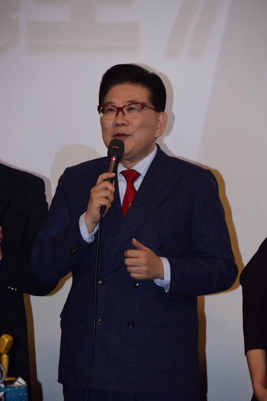 曹可凡被辭退「推薦上海主持一哥曹可凡被辭退」