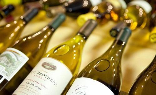 紅酒和葡萄酒有什么區別？(紅酒是不是葡萄酒)