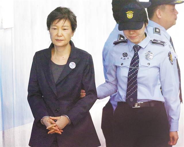 誰把樸槿惠置于萬劫不復的死地？(樂天事件)