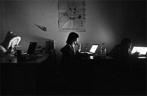 卑微到塵埃里的傷感說說短語「精選34句推薦」