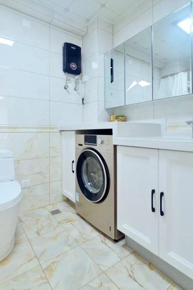 洗衣機(jī)放在陽(yáng)臺(tái)好還是衛(wèi)生間好？(洗衣機(jī)放陽(yáng)臺(tái)好還是衛(wèi)生間好)