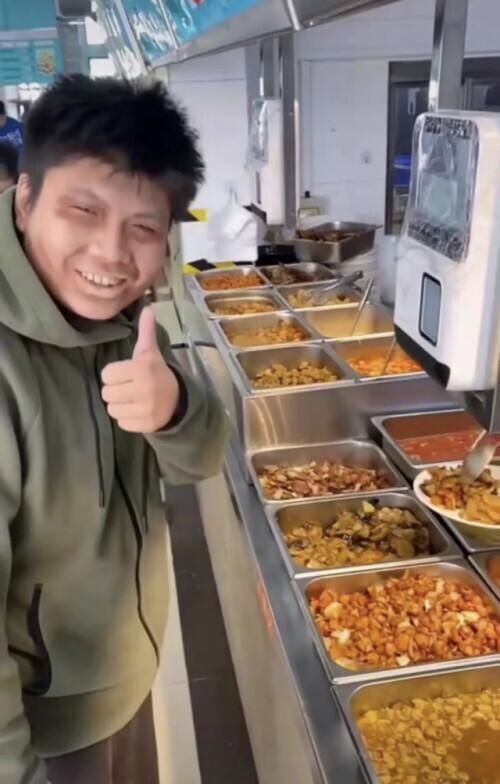 學生化虛弱妝打飯驚動禁毒警方，虛弱妝引禁毒警方提點