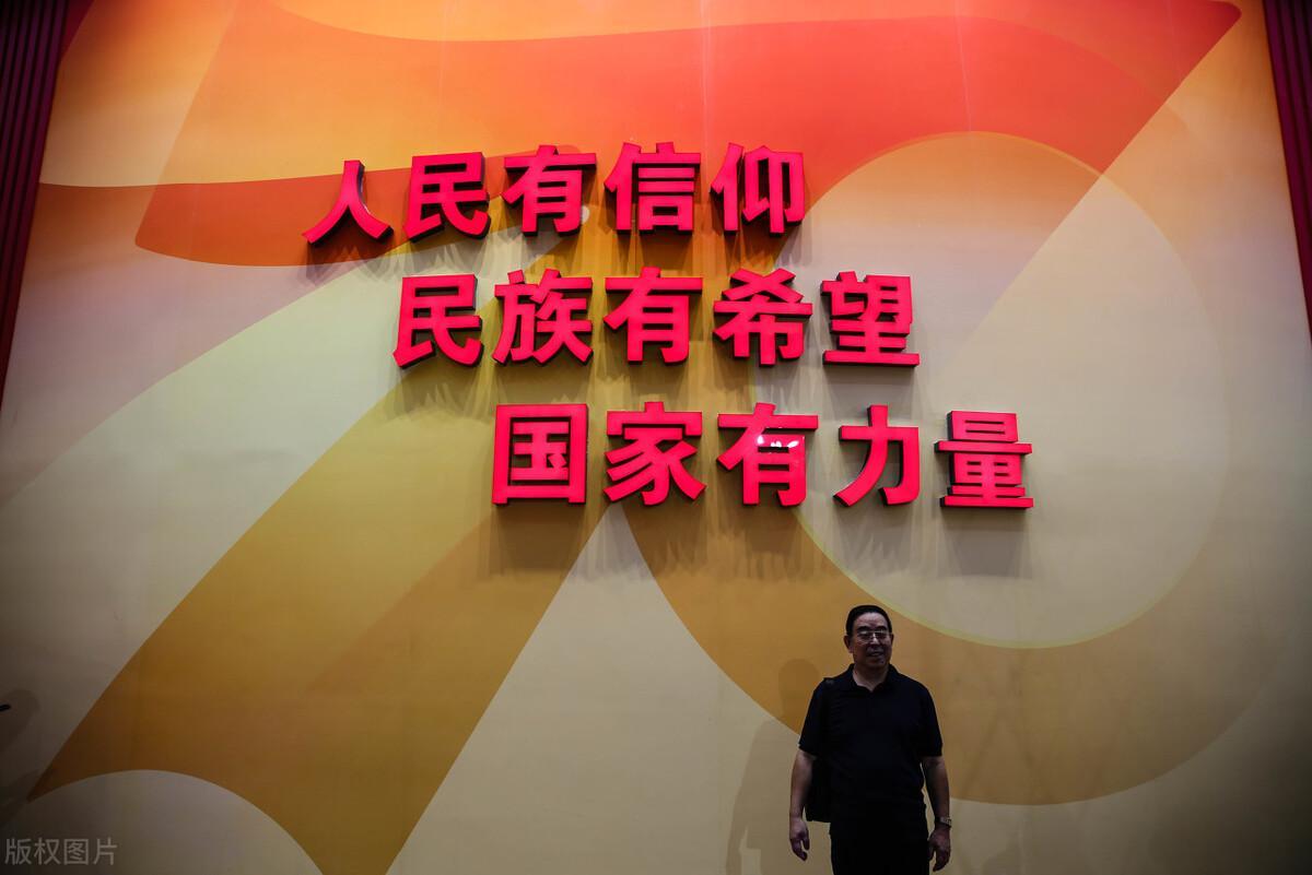 小學(xué)生歌頌國(guó)慶節(jié)的現(xiàn)代詩(shī)歌：2022適合國(guó)慶節(jié)朗誦的詩(shī)歌【最新推薦】