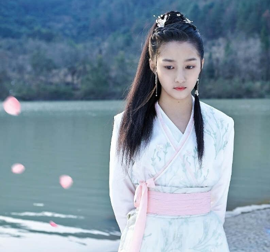 關曉彤是清朝公主嗎(祖上是滿清貴族)