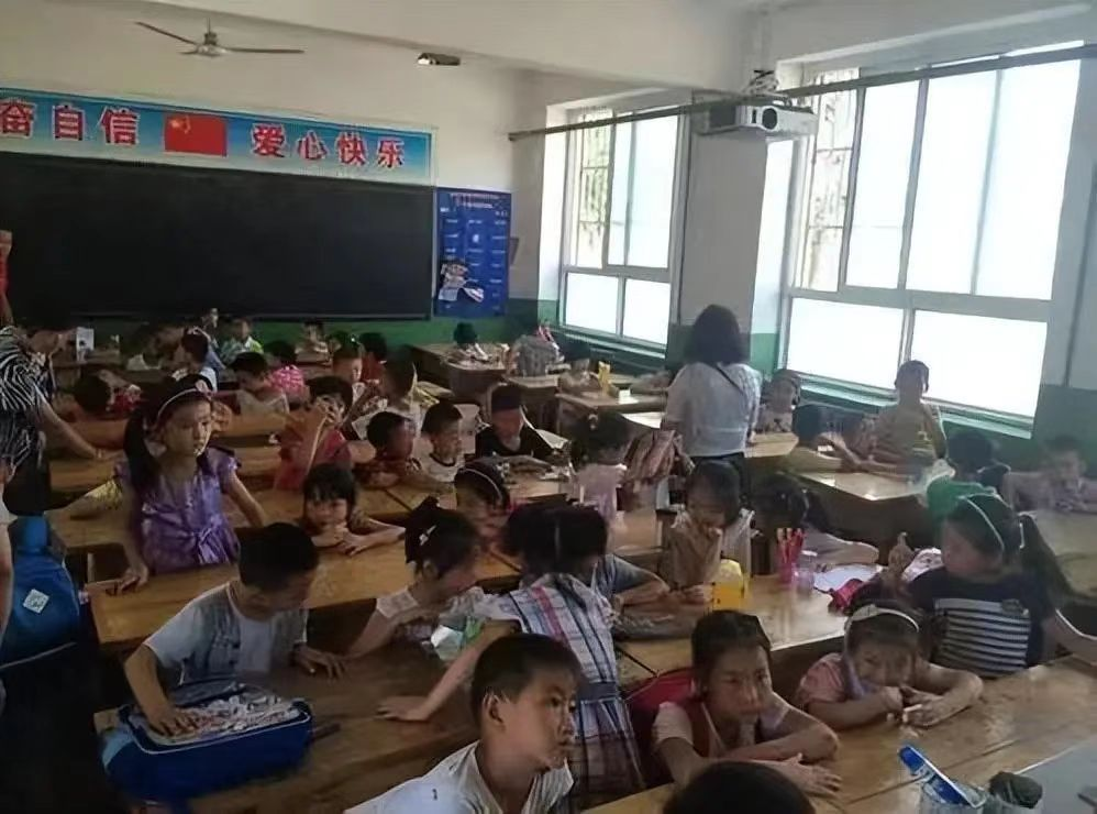 河南一小學禁止騎三輪接孩子，目的是校門口禁三輪車治擁堵